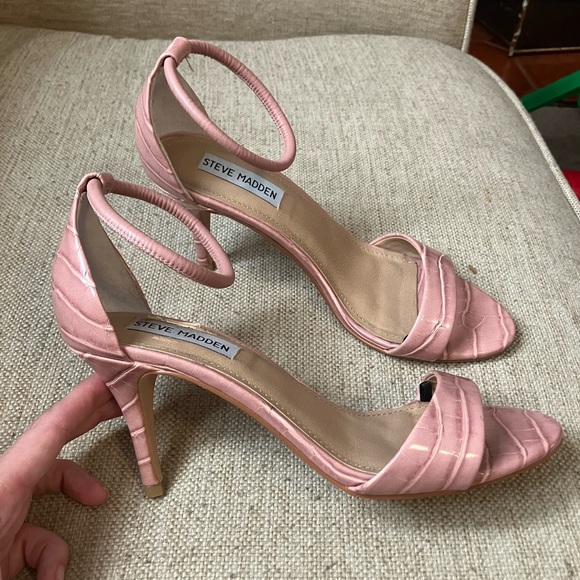 Steve Madden Shoes - Pink croc Steve Madden heels